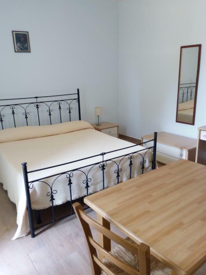 B&B Delia Трекастаньи Экстерьер фото