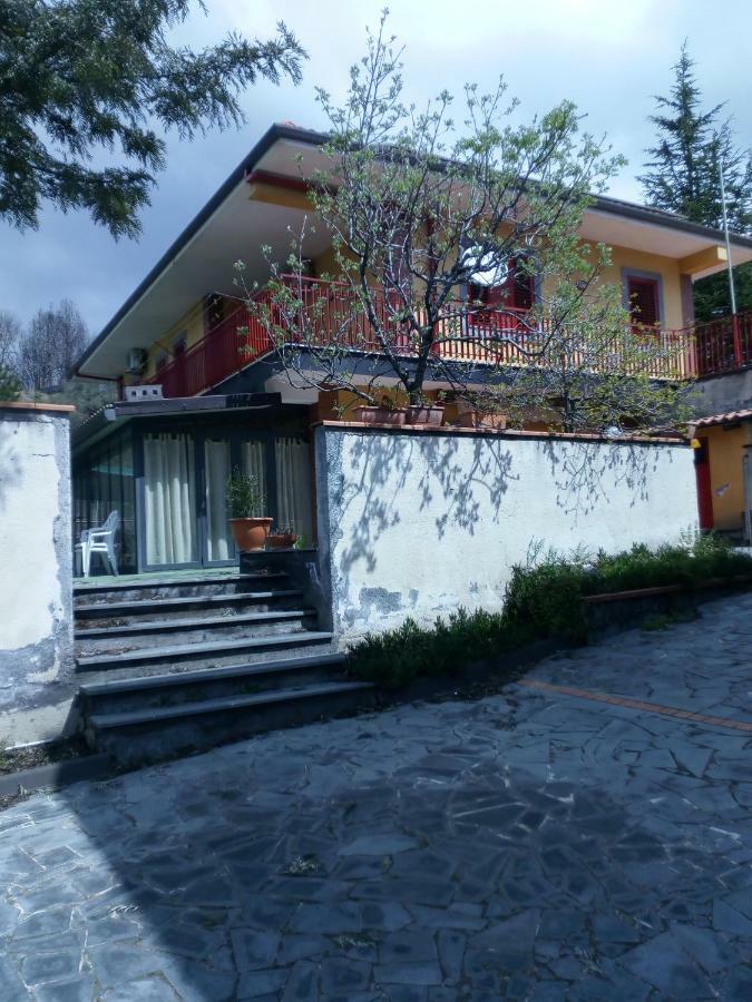 B&B Delia Трекастаньи Экстерьер фото